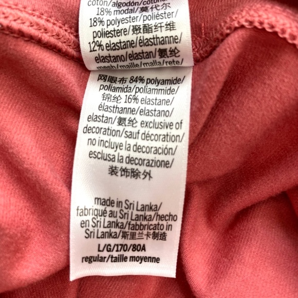 NWOT Victoria Secret Mesh Detail leggings in Large - Picture 6 of 9